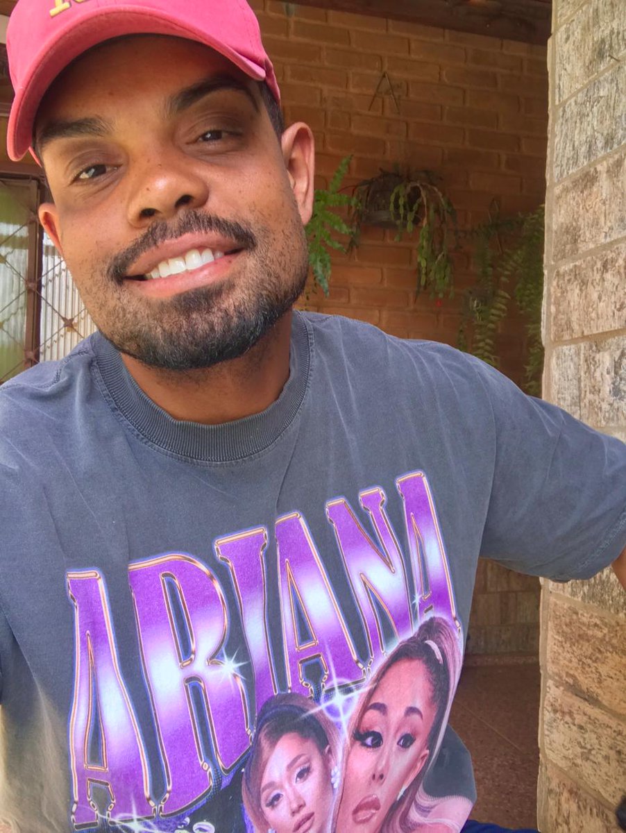 LFranco_'s tweet image. Ariana é Glinda, e Glinda é Ariana!!
@infoari @arianagrandebr Me ajudem nesse sonho #ArianatorsNaPremiere