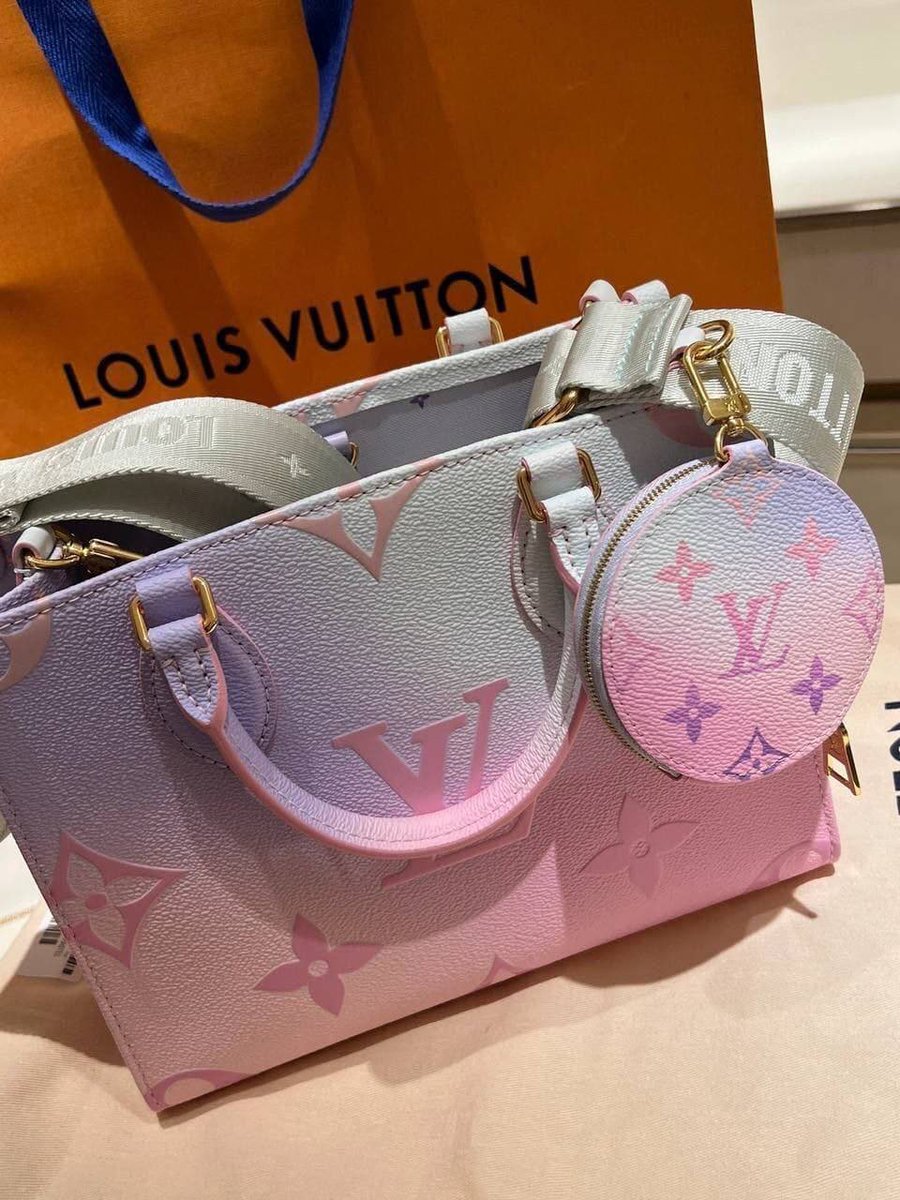 JenShoppingBlog's tweet image. How is this Beautiful &apos;&apos;Louis Vuitton&apos;&apos; bag? 💕

#LouisVuitton #LuxuryFashion #BagGoals
