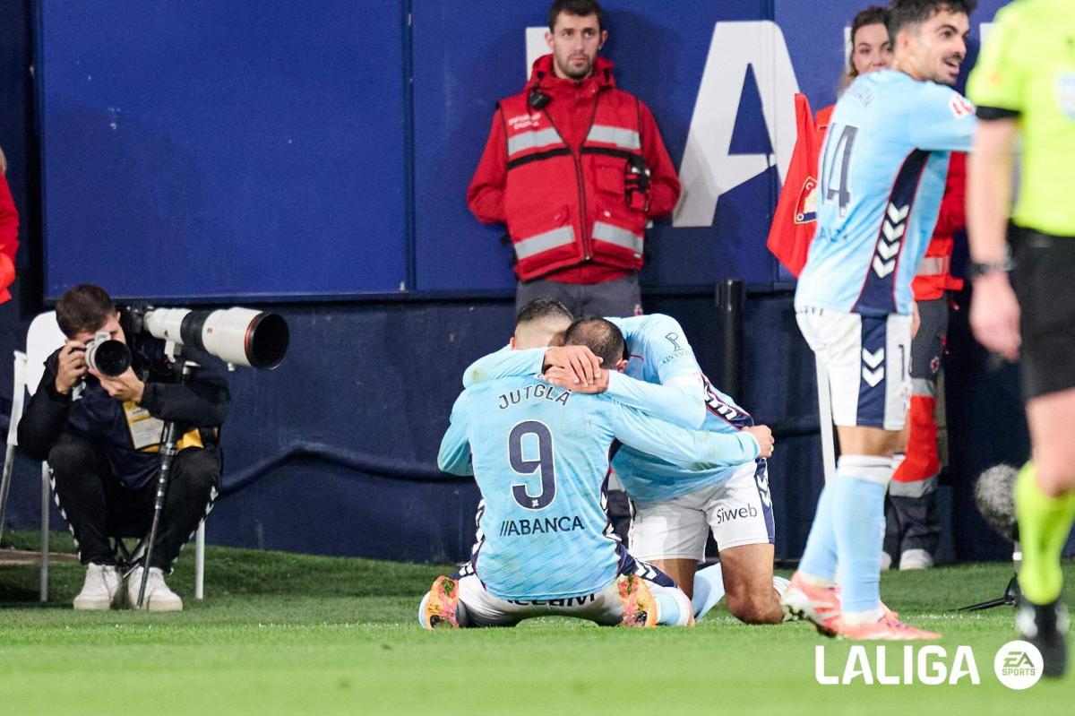 AmaroJonay's tweet image. Es la imagen de la jornada. Ferrán Jutglá rompe a llorar después de estrenarse como goleador del Celta. Meses de sufrimiento donde Borja Iglesias demuestra su compañerismo en forma de abrazo.

No quiere fallar, no quiere defraudar al celtismo. HA ROTO LA LOSA MENTAL #OsasunaCelta