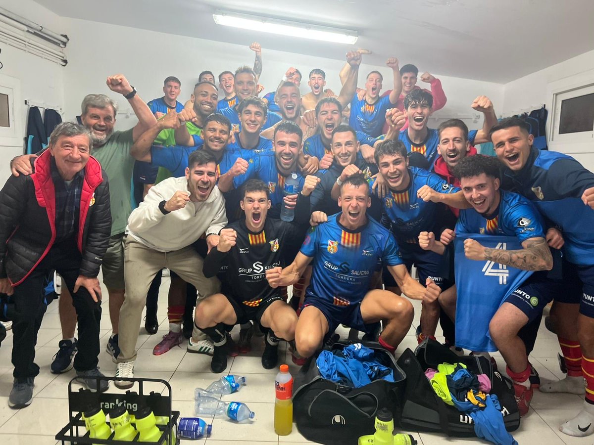 CFTordera's tweet photo. Camí al cim🚀
Victòria molt treballada a Breda (1-2) davant un rival rocós. Partit complert i perfecte per recuperar el lideratge.
PD. En Juanma ha complert la seva promesa: ⚽️⚽️
#Tordera #CFTordera #3cat2 https://t.co/xI0oQlSoYl