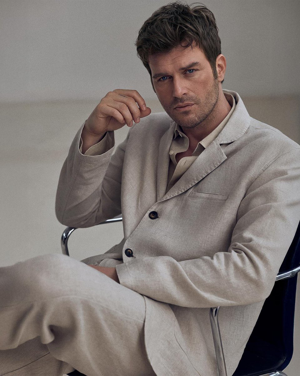 #KıvançTatlıtuğ &amp; #Mavi collaboration ranked 1st 🥇with 71% in terms of communication, digital appearance and image according to the results of the "Celebrity-Brand Fit" study , which reveals the celebrities who establish the strongest brand connections in consumers eyes. 👏✌️