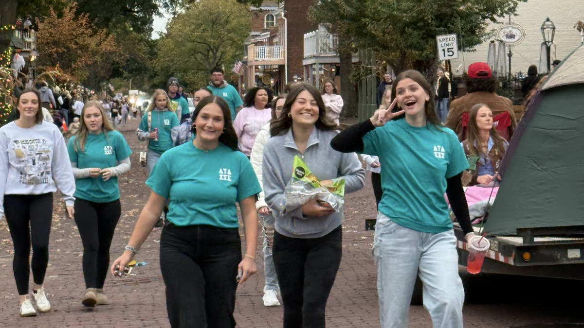 Parents weekend at Lindenwood University didn’t disappoint! The day began w/the Homecoming parade and football game to follow💛🏈🖤 ThankU Addy for being an amazing host🤗 #LU #Lion🦁 #TriSigma #sophomore #classof2028 <a href="/ag_stl/">Alan Grantham</a> <a href="/GranthamAddy/">addy grantham</a> <a href="/RAGranthamIV_2/">Ashton Grantham IV</a> <a href="/LindenwoodU/">LindenwoodUniversity</a> <a href="/LU_Lions/">Lindenwood Athletics</a>