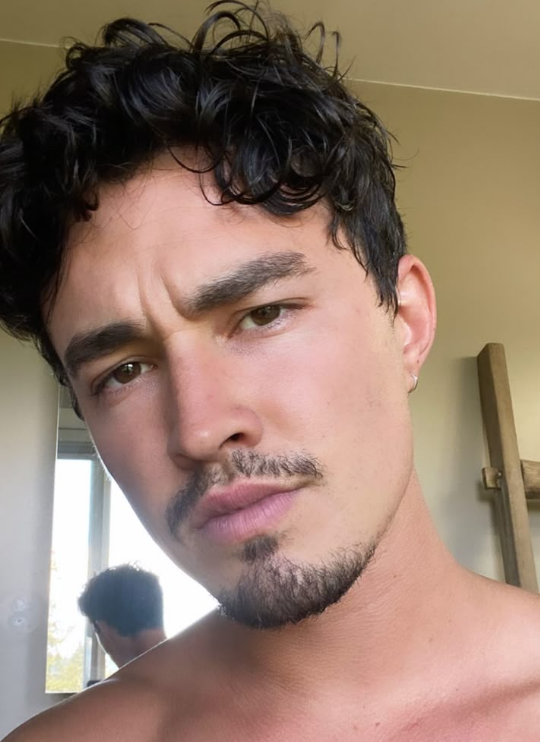 MrOcxnnor's tweet photo. ⸻⸻ 𝐋𝐨𝐨𝐤𝐢𝐧𝐠 𝐟𝐨𝐫:

⸻ (Nombre a elección) O'Connor
⸻ Hijo mediano de Will y Caleb
⸻ FC: Gavin Leatherwood
⸻ Más detalles por DM https://t.co/KDC0JzxqP0