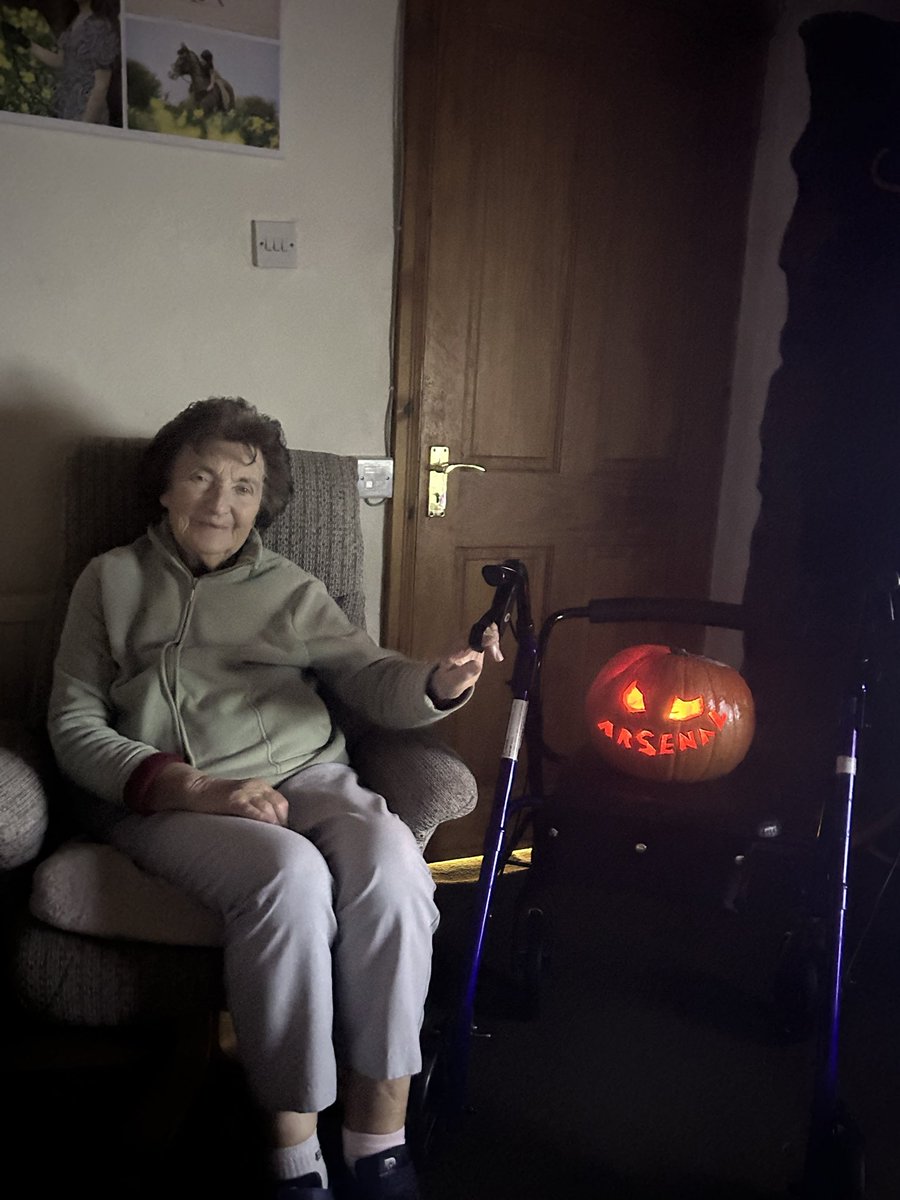 Cdingle111's tweet photo. Nans pumpkin @Arsenal 🎃 https://t.co/Vhlbcmolwj