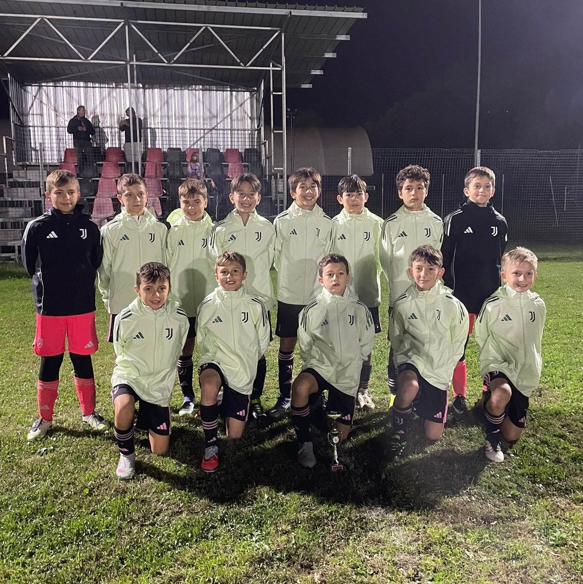 GiovaniBN's tweet photo. 🥈 #Juventus, l'#Under11 (Pulcini 2015) di Mr. Comito seconda classificata alla Sport &amp; Joy Cup.

SEMIFINALE
✅ 1-0 🆚 #Torino

FINALE
❌ 0-0 (0-1 d.c.r.) 🆚 #Alpignano U12 

👊 #ForzaJuve ⚪️⚫️ https://t.co/CNoFnfda7i
