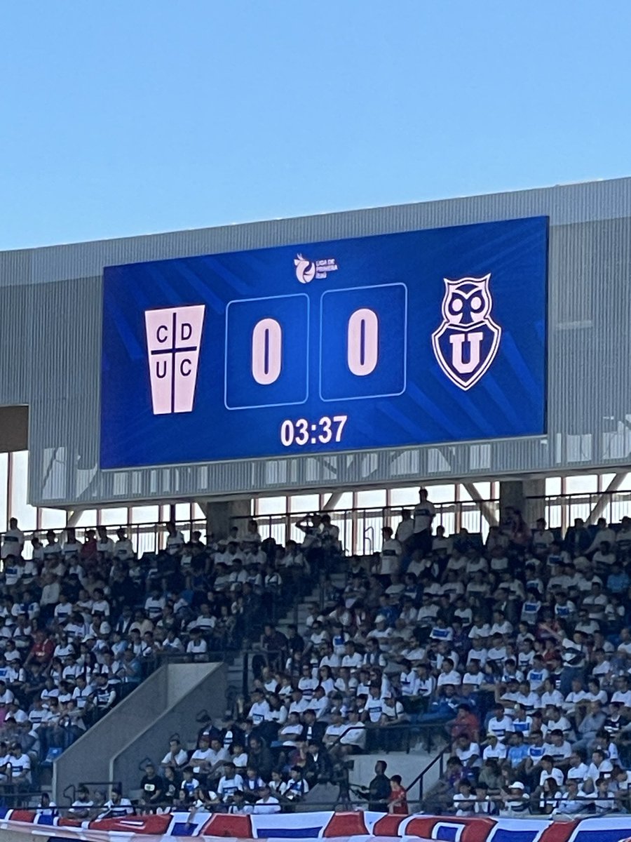 Nobleza obliga: despues de pedirlo todos los partidos, por fin decidieron poner los minutos en las pantallas centrales, x lo q los de tribuna Fouillioux podemos verlo (la otra pantalla q está en Fouilloux con el tiempo no se ve de esta tribuna). Gracias <a href="/JuanTagleQ/">Juan Tagle Quiroz</a> #LosCruzados