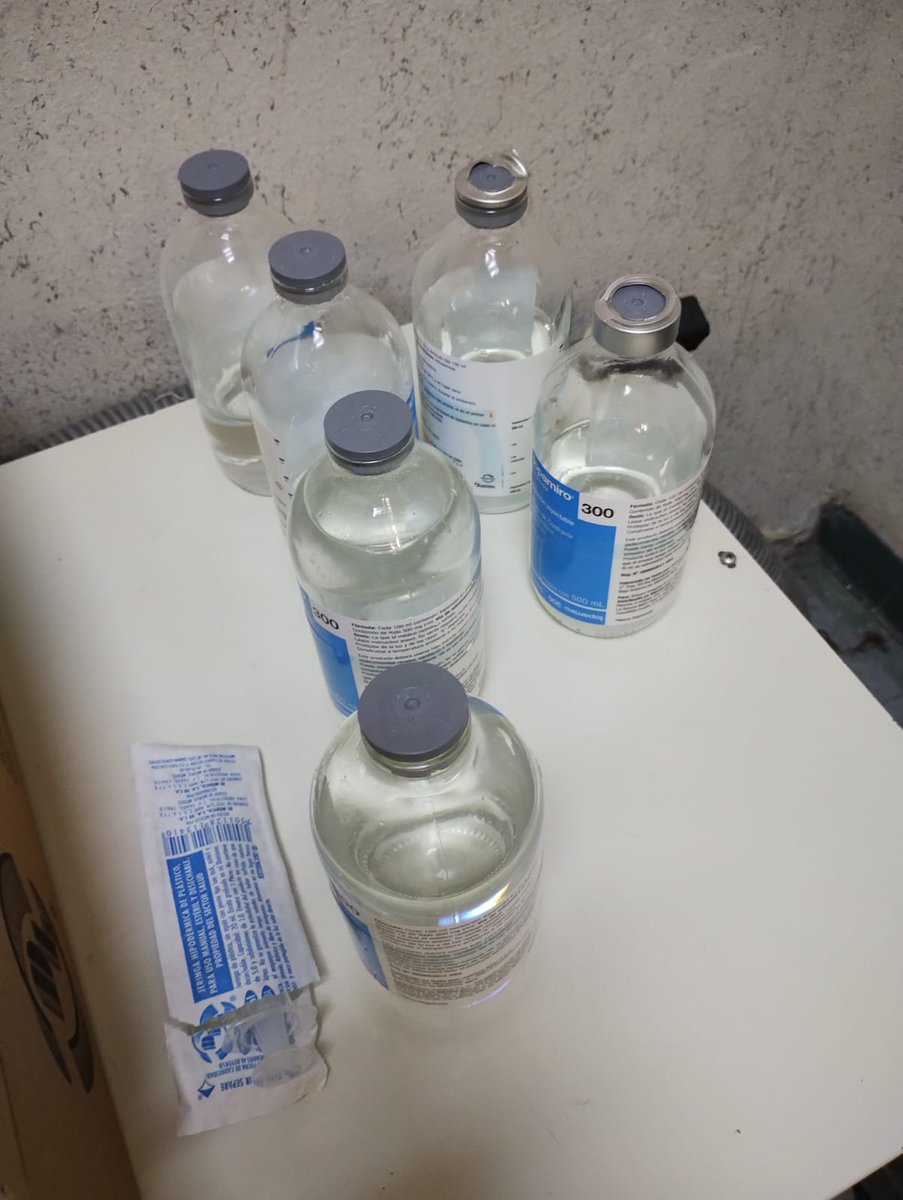JuanitoHO88's tweet photo. material para diagnóstico en rayos x, caducadas porque no se utilizan
Carro rojo de la sala de tomografía de la clínica 8, sin medicamento, sin soluciones, sin equipo de reanimación, desfibrilador infuncional
Reutilizan el medio de contraste RX @Tu_IMSS @zoerobledo @COFEPRIS https://t.co/JGYJ0SlnNq