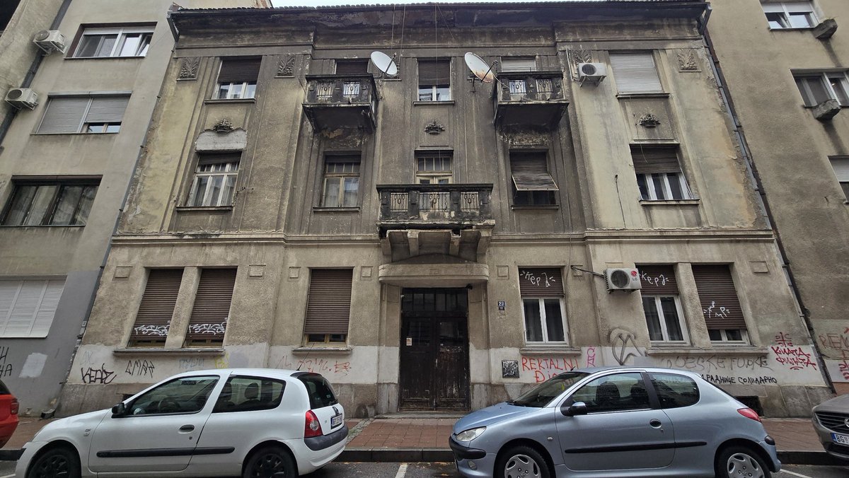 Urušava se cela terasa!

Nedaleko odavde nalazi se Dom učenika "Petar Drapšin" i Osnovna škola "Mihailo Petrović Alas".
Nadležni pod hitno da preduzmu sve mere iz svoje nadležnosti.
Gospodar Jovanova 23.