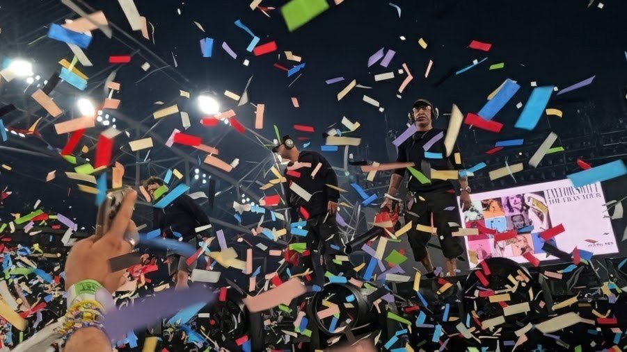 Spring_steen's tweet image. I was reminded of this yesterday ❤️
Music is wonderful.
Dublin 2024. 
Dad and daughter time. 
@taylorswift13 #Happy #TaylorSwift