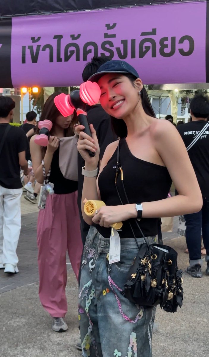 fangirl 🖤🩷

#linglingkwong #หลิงหลิงคอง