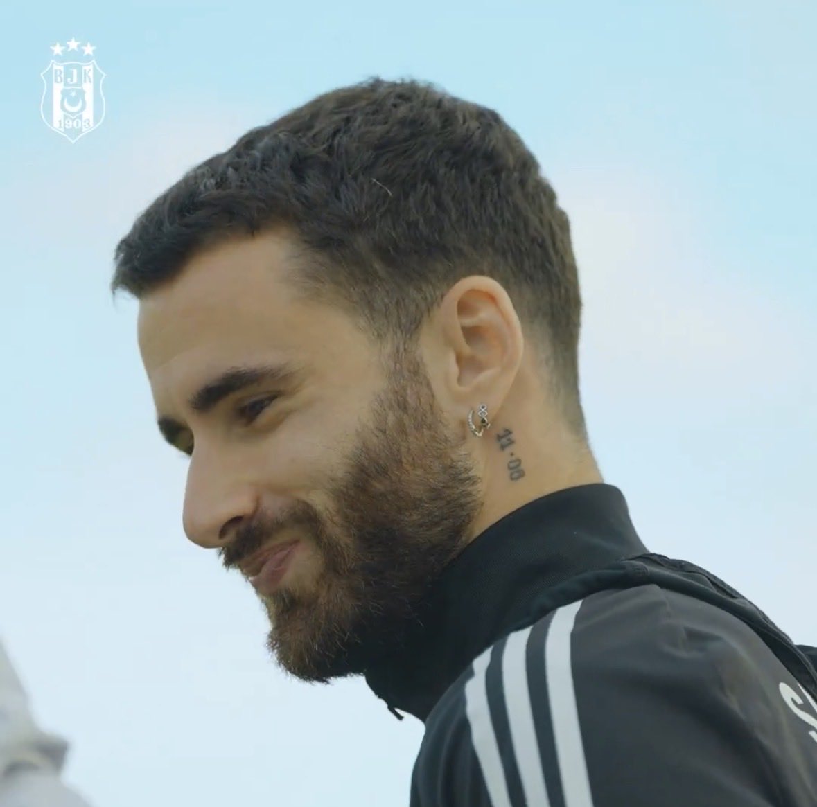 Git kurtul sonun Gedson gibi olmasın
Her maç 90 dakika oynasan ,gol atsan asist yapsan yine kimseye yaranamazsın .