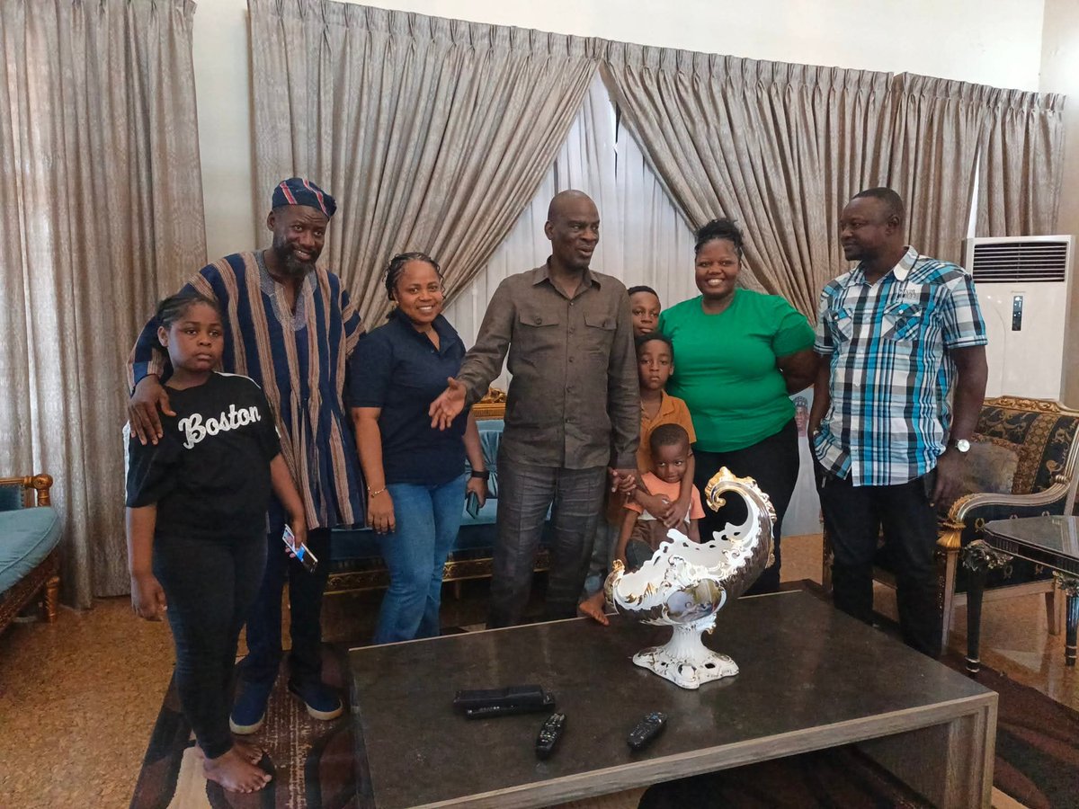 MusahShiraz1's tweet photo. A usual visit to the Minister of Education 🇬🇭🙏. https://t.co/iwM27TwFKN