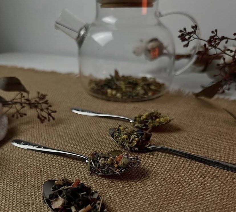 motuzka_ua's tweet photo. 🇫🇷🇺🇦
Les feuilles changent de couleur, les températures chutent 🍁

Les artisans ukrainiens ont continué à créer tout l'été. Il est temps de partager à nouveau leur chaleur avec vous 🇺🇦

Même mission, même cœur ❤️

> https://t.co/0eKhKxLTkk

#buyblueandyellow 
#CommerceEquitable https://t.co/BymYnVoetp