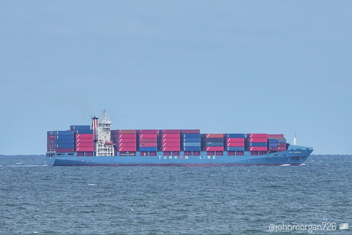 johnmorgan726's tweet photo. The #TurkonLine RAPHAELA, IMO:9365831 en route to Savannah, Georgia USA, flying the flag of the Marshall Islands 🇲🇭. #ShipsInPics #ContainerShip #Raphaela https://t.co/r4dBXIJ8Gc