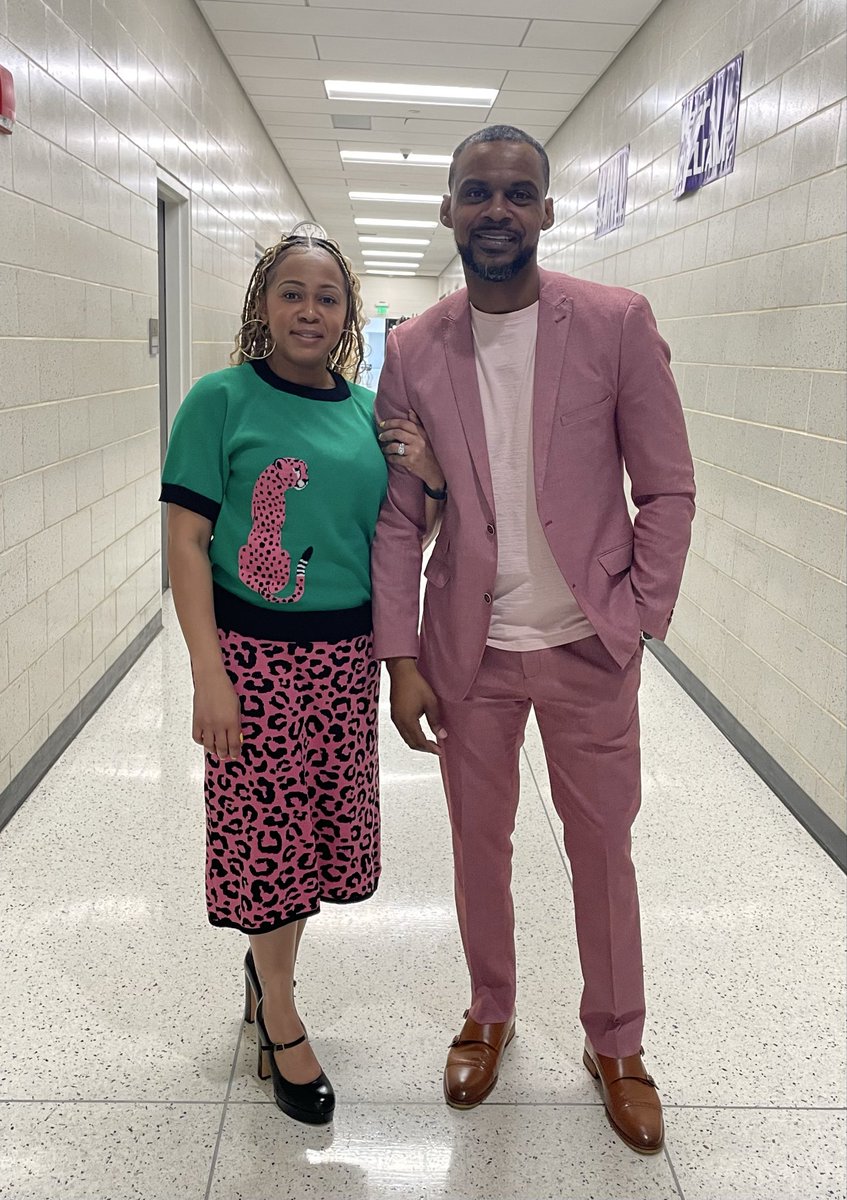 MaizeWarrenJr's tweet photo. HAPPY SUNDAY! 💙🧡

#faith #family #committed #lifechurch #warrensworld  #wearelifechurchno #lifeeverywhere #LCStrong #neworleans #nola @TanethiaWarren https://t.co/BhHeMSyn8a