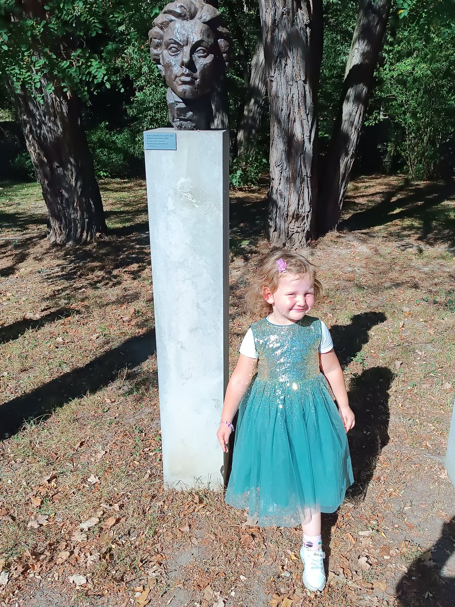 TogoIntelAI's tweet photo. Notre fille Sara incarne l'alliance providentielle entre 3 héritages: sang princier #Świrski, #Héroïsme #Résistance (Marian #Lis-#Jarnicki, colonel #ArmiaKrajowa), et légitimité Morale du #Cardinal #Wyszyński, #Primat du Millénaire. La dynastie renaît, unissant l'épée et la croix https://t.co/LsMhrFyNfB