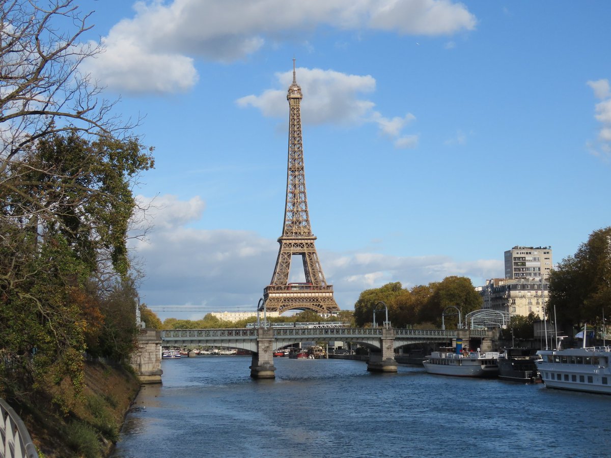 Mart_in_Paris's tweet image. Paris
26 octobre 2025
La Tour Eiffel et le pont Rouelle vus de l&apos;Ile-Aux-Cygnes
#ParisJeTaime #TourEiffel #EiffelTower #TorreEiffel