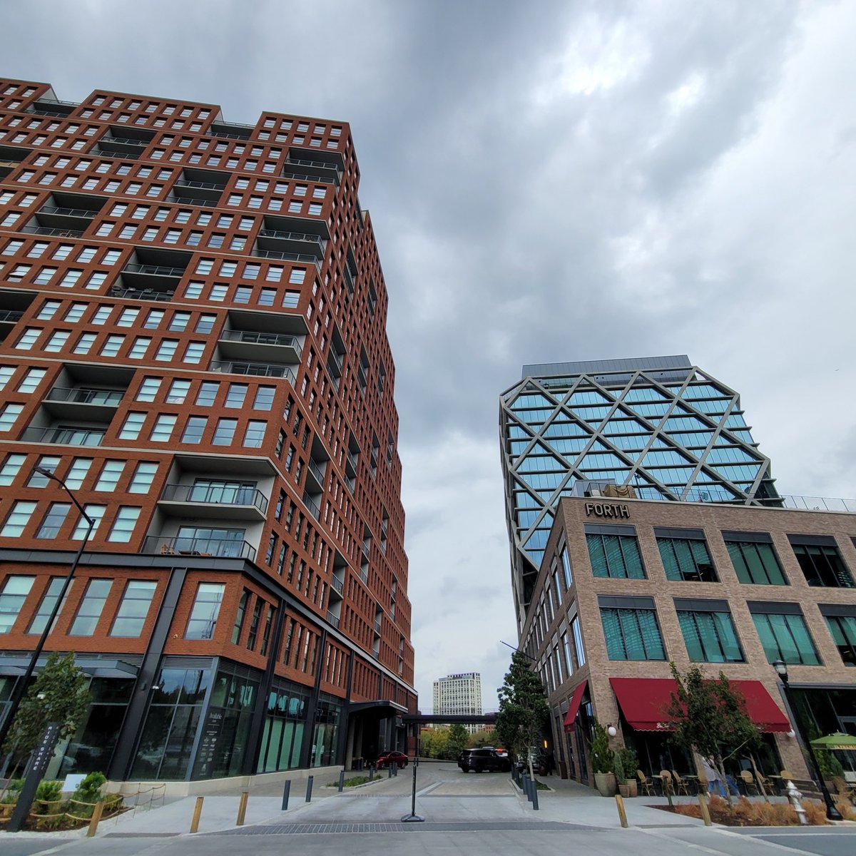 .
Moody Sunday in O4W
rain later
°67