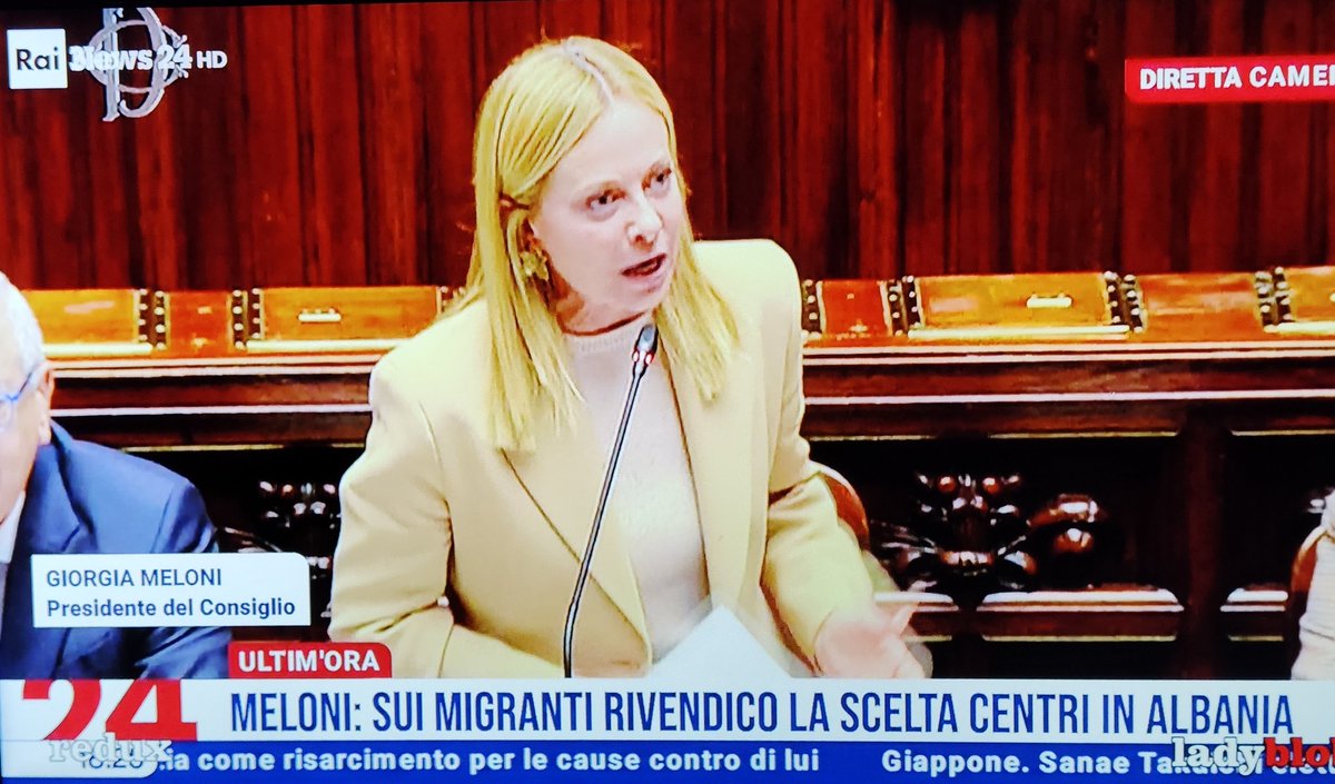 sarais53's tweet image. #Blob @RaiTre 
#ladyblob, Lei/LVI...&quot;Noi siamo tutti pagati per rappresentare al meglio la nostra #Nazione all&apos;estero!&quot;...🥴

Ecco! Appunto!
🤔...Mah! Lei è sicura di rappresentare al meglio...la &quot;SUA #Nazione&quot;?
🔊 Ovvero il mio #Paese!