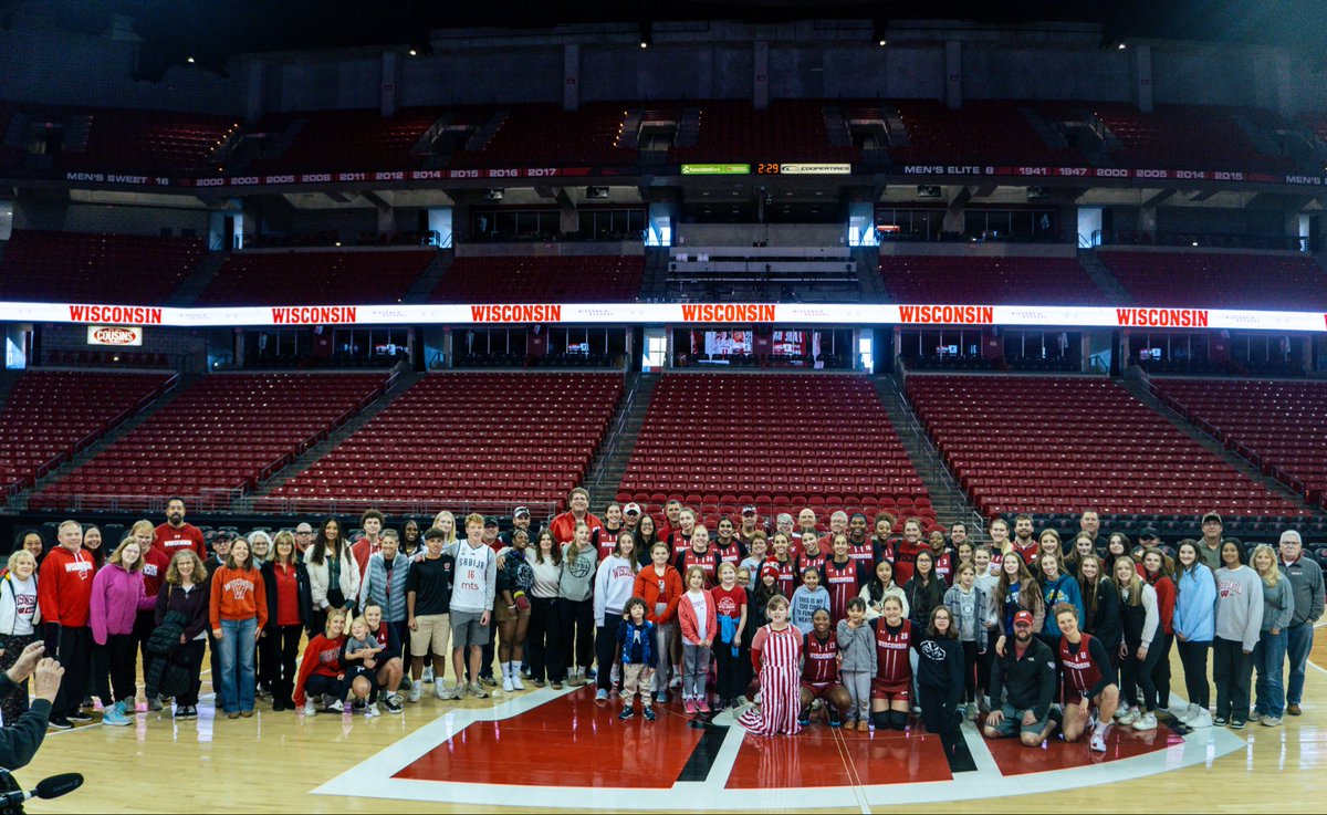 Wisconsin Women’s Basketball (@badgerwbb) on Twitter photo We ❤️ our fans! 
Thank you to everyone who came out to our open practice today! 
#OnWisconsin We ❤️ our fans! 
Thank you to everyone who came out to our open practice today! 
#OnWisconsin