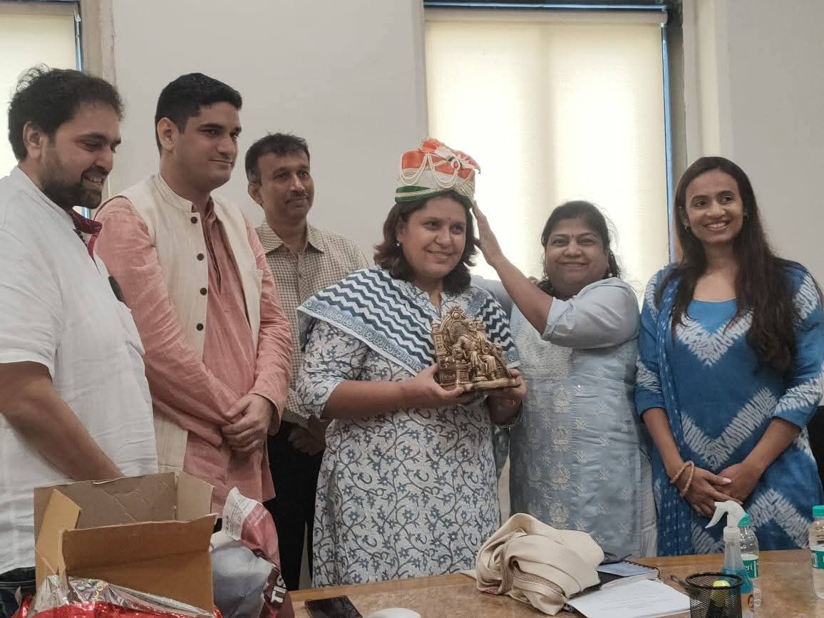 अपनी तेज तरार, तेजस्वी वाणीसे विरोधी प्रवक्ताओं की बोलती बंदकर देनेवाली सोशल मीडिया डिपार्टमेंटकी राष्ट्रीय अध्यक्षा,डिजिटल प्लॅटफॉर्म की प्रमुख,<a href="/INCIndia/">Congress</a> की फायर ब्रांड प्रवक्ता, हम सभीकी प्रेरणास्रोत <a href="/SupriyaShrinate/">Supriya Shrinate</a> मॅडमजी को जन्मदिवस की हार्दिक शुभकामनाएँ।
#HBDSupriyaShrinate