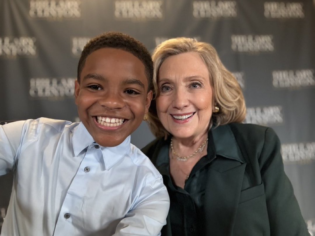 Knowa De Baraso (@knowadebaraso) on Twitter photo Happy Birthday to the legendary <a href="/HillaryClinton/">Hillary Clinton</a> ๐ซถ Happy Birthday to the legendary <a href="/HillaryClinton/">Hillary Clinton</a> ๐ซถ