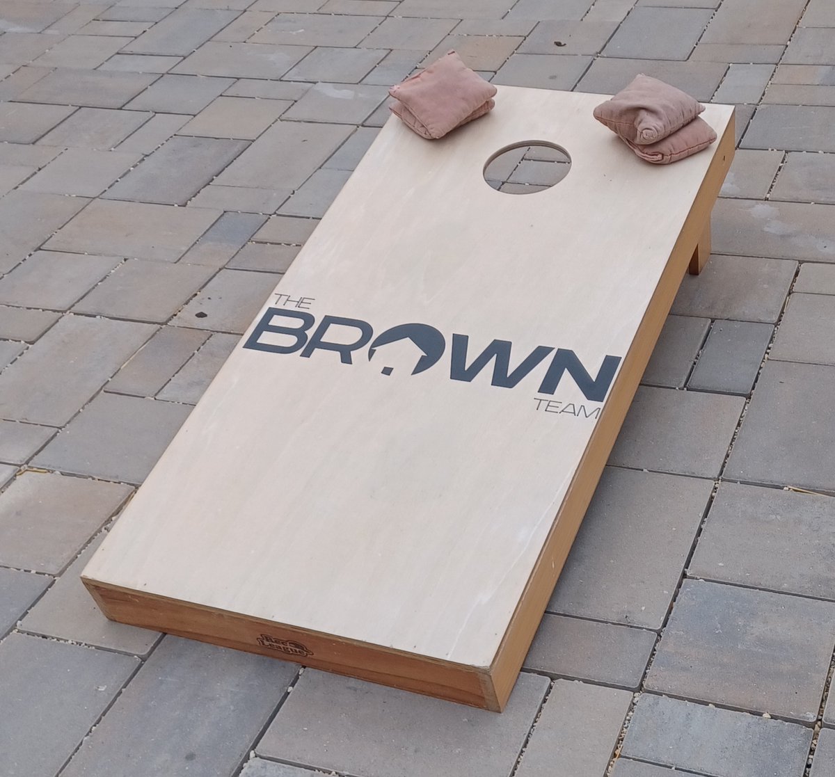 parkerandtheman's tweet image. You KN0W you're at a great wedding if they have a fun little #Autumn harvest display in the courtyard with a #cornhole board. Ha!  But seriously... it WAS a fantastic wedding.  And I'm not just being biased since it was my terrific niece getting married in Chicago. 🥳🥂