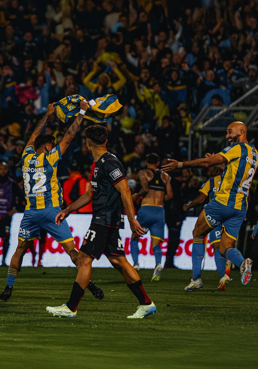 Con la derrota del Barcelona hoy, Central es el único equipo en el mundo que le ganó 5 partidos seguidos a su clásico rival.