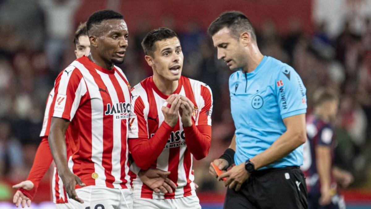 🔴 Suspenso rotundo para Cid Camacho en el Sporting de Gijón - Real Zaragoza.

✍🏻 𝟯,𝟬

▪️ Cometió excesivos errores durante el choque, teniendo que acudir al VAR para revisar una roja directa.

💥 Tras ello, expulsó a Dubasin por un codazo sobre Pomares.