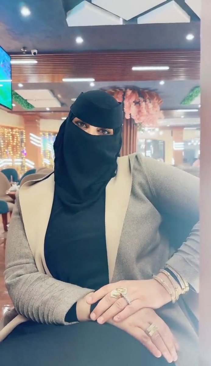 21QQQS's tweet photo. انا ادارية وسيدة اعمال غنيه جدا  عمري 40 عقيم ليس لدي اولاد  أنا أرملة  غنية جدًا. أنا فقط بحاجة إلى صديق جيد من هذه المجموعة وأعدك بمعاملتك مثل ابني وزوجي واذا يناسبة يتزوجي وانا ادفع كل تكاليف hh https://t.co/FcwsIwIoYC