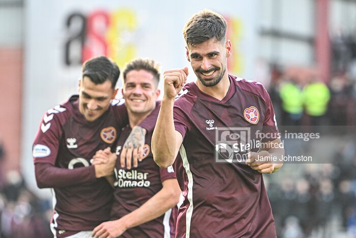Four images from today's <a href="/spfl/">SPFL</a> Scottish Premiership match at Tynecastle Park between <a href="/JamTarts/">Heart of Midlothian FC</a> v <a href="/CelticFC/">Celtic Football Club</a>. 

<a href="/JamTarts/">Heart of Midlothian FC</a> go 8 points clear of <a href="/CelticFC/">Celtic Football Club</a> with a 3-1 win. 

Images shot whilst there for <a href="/FocusImagesLtd/">Focus Images Ltd</a> 
More images are available at focus-images.co.uk 📸 ⚽️