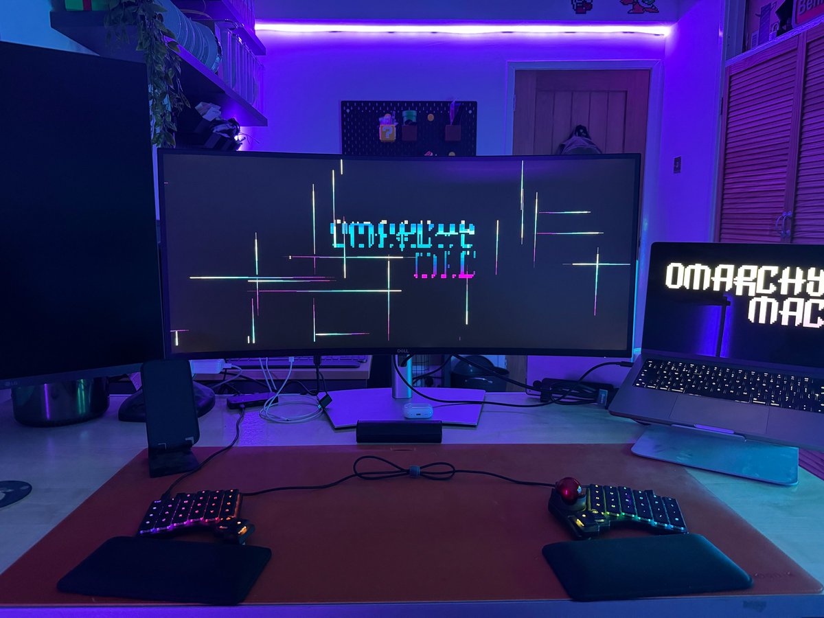 GrubbyChicken's tweet image. I&apos;m daily driving #OmarchyMac on my M2 Macbook Pro and absolutely love it. The external monitor via HDMI is a game changer. Tiled windows via keyboard shortcuts that are customisable and &quot;just work&quot; are awesome! 
Appreciate all of your hard work @dhh @tiredkebab 🙌
#omarchy #zsa