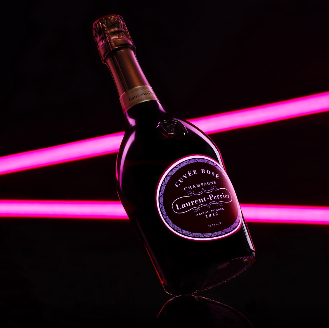 champagneLPIT's tweet image. 👻 Halloween in pink? Yes, please!
Lasciati conquistare dal fascino misterioso del Cuvée Rosé Laurent-Perrier, perfetto per brindare tra luci soffuse, zucche intagliate e un tocco di eleganza… 🥂🌹
#LaurentPerrier #LaurentperrierItalia #Halloween