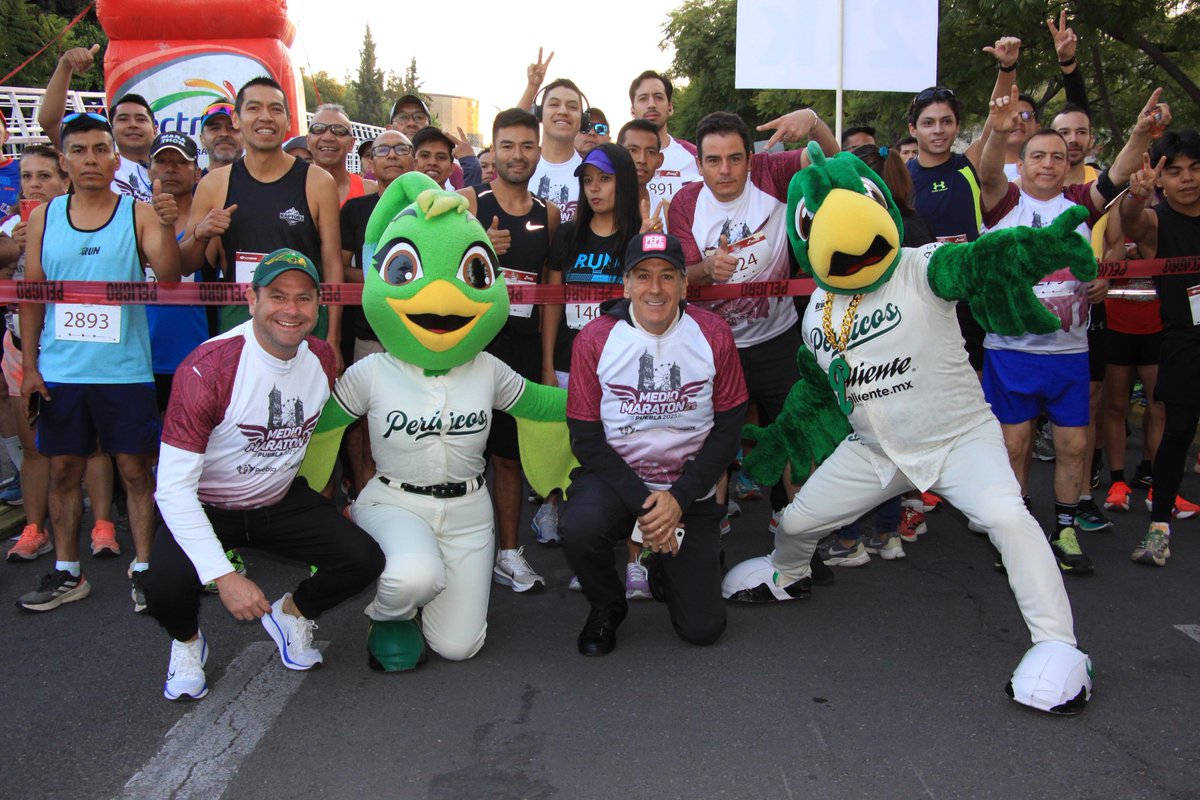 🏁 ¡Vivimos un día histórico en #LaCapitalImparable🪽!

🫡 Acompañados por el Alcalde <a href="/pepechedrauimx/">Pepe Chedraui 🇲🇽</a>, 3000 personas corrieron el "Medio Maratón 21K Puebla 2025" conquistando cada una de sus rutas. 🔥