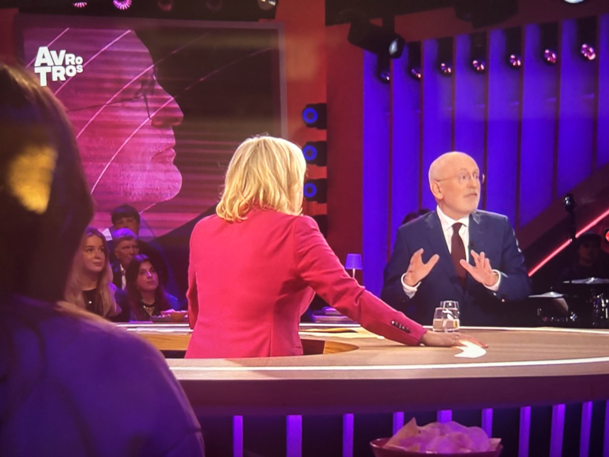Tom van der Lee (@tomvanderlee) on Twitter photo Het eerste applaus in het debat bij #Eva tussen Bontenbal en Timmermans is voor de laatstgenoemde. Hij riep op om homo’s en transmensen méér te steunen en waar nodig te beschermen. Het eerste applaus in het debat bij #Eva tussen Bontenbal en Timmermans is voor de laatstgenoemde. Hij riep op om homo’s en transmensen méér te steunen en waar nodig te beschermen.