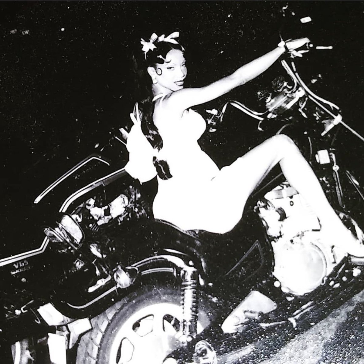 — octavia st. laurent, 1993. 🏹🦢🛵

📸 by: brian lantelme