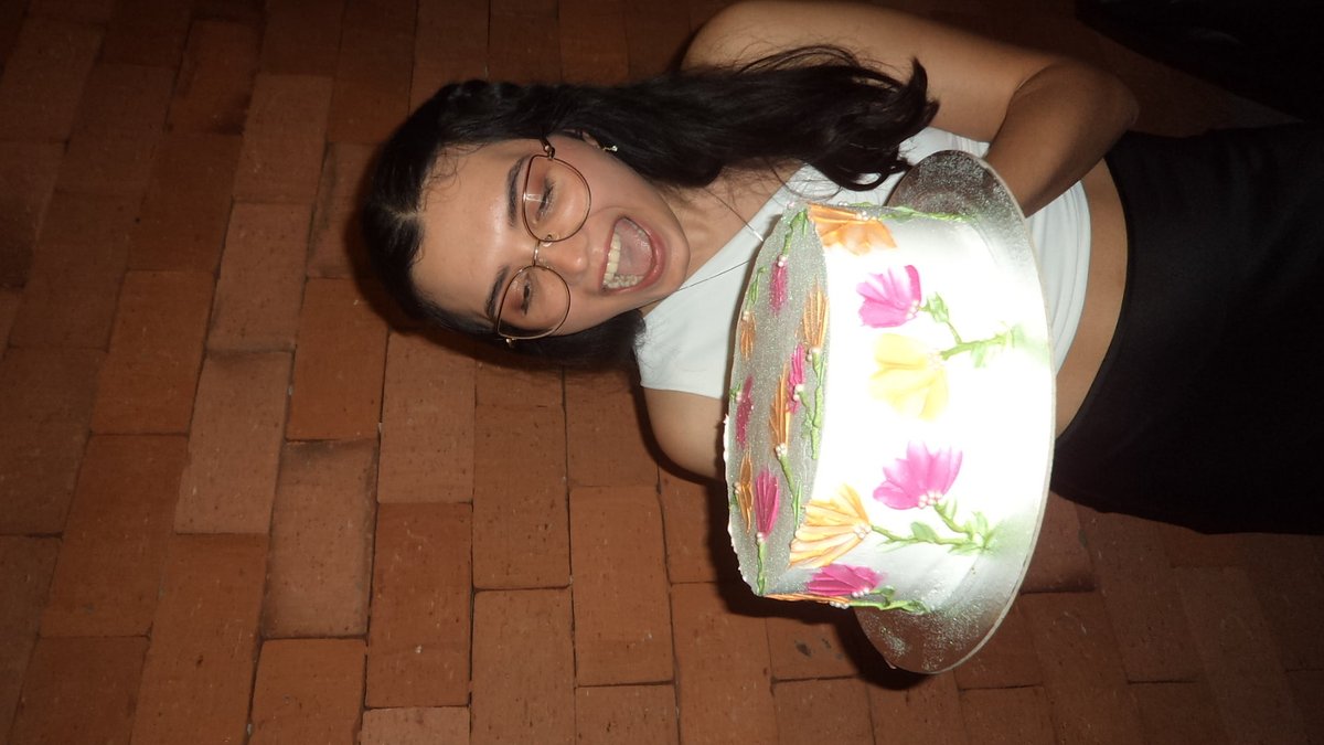 Polentayleche's tweet photo. Oficialmente not a teen anymore https://t.co/JS9k8lysIR