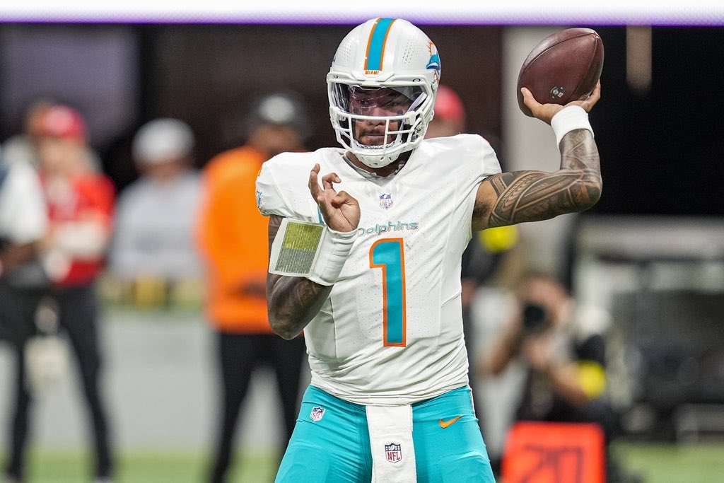 jasrifootball's tweet image. Tua Tagovailoa with the “swollen eye” game:

- 20/26 completions
- 205 passing yards 
- 4 passing touchdowns 
- 0 interceptions 
- 34-10 win over Atlanta