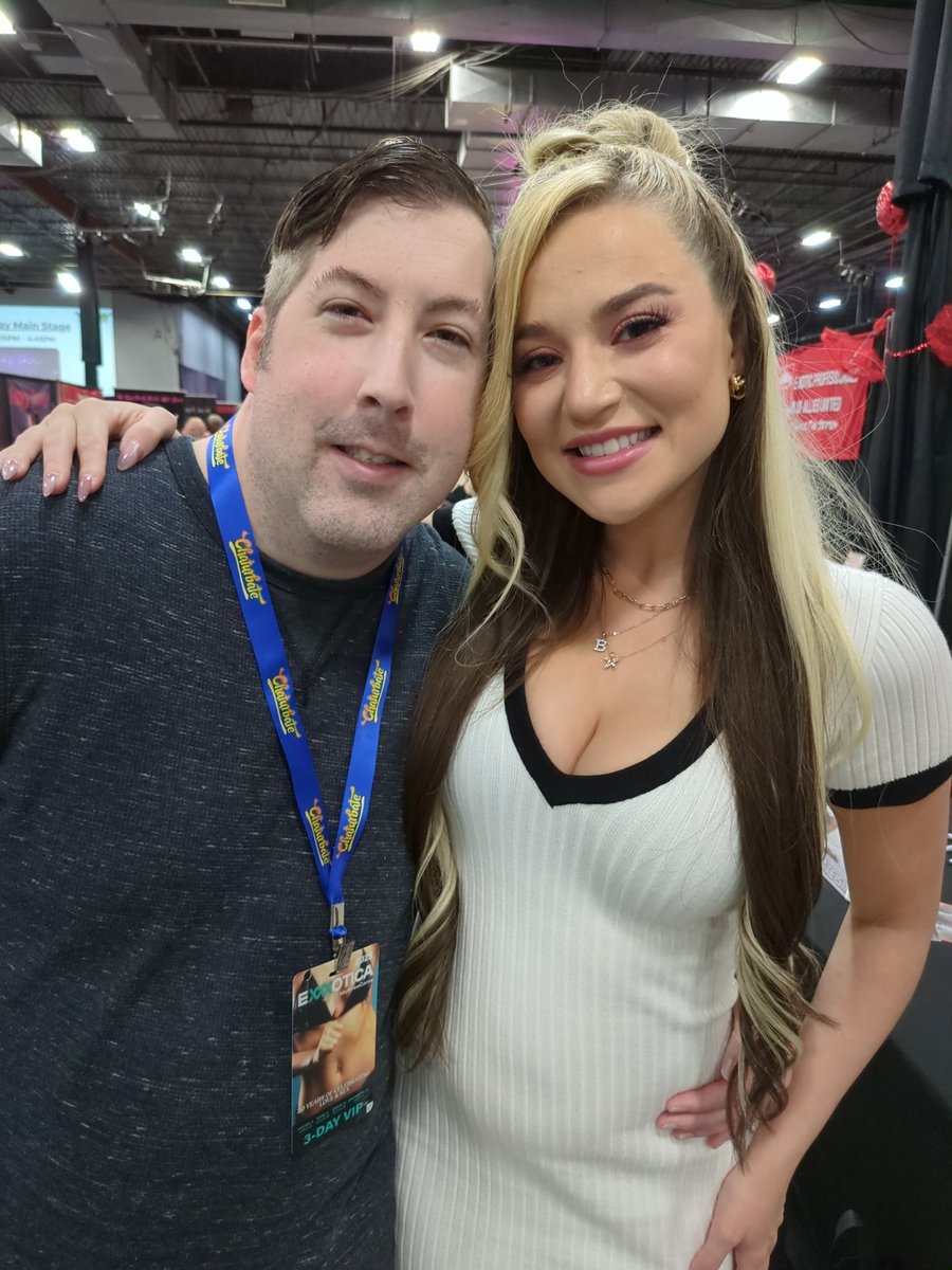 Branjblak's tweet photo. @blkblssm had some fun with Blake at  @EXXXOTICA NJ https://t.co/qLHX0mpbfu