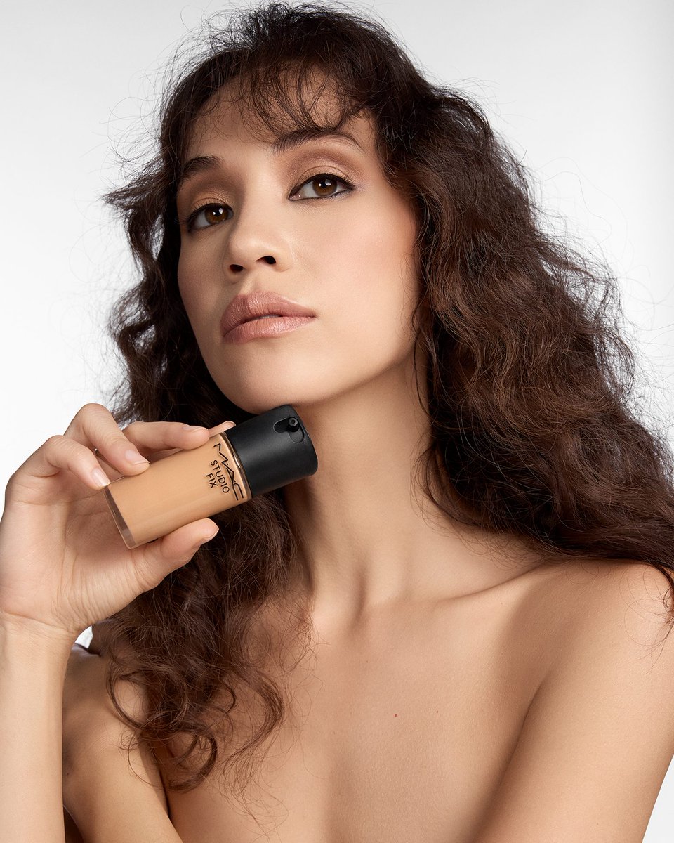 MACcosmetics's tweet image. Matte…but not drying. @i_am_kiko only wears MAC Studio Fix in C5 for the natural, soft-matte coverage she loves and the hydration her skin craves. Can your foundation do this?
@i_am_kiko 

Shop now – online or at your nearest MAC Store. #MACStudioFix #IOnlyWearMAC