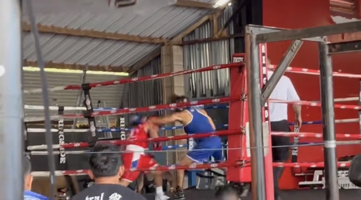 KaimanaKinimaka's tweet image. Slip n rip #usaboxing #cmbc