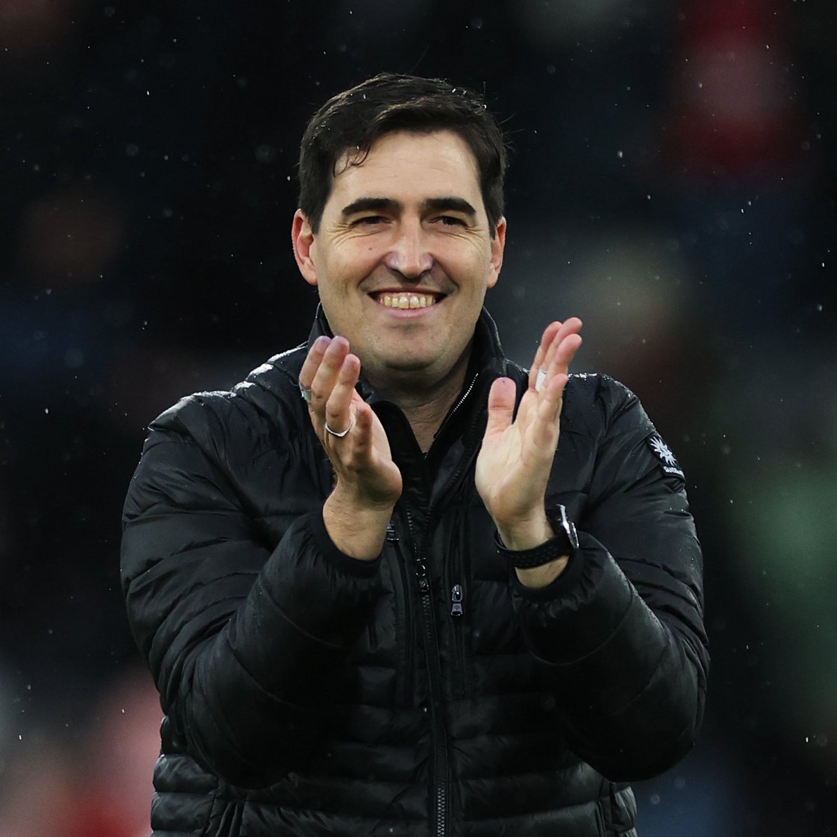 Ha puesto a su Bournemouth 2º en Premier League después de perder a su portero y defensas titulares. 18 puntos de 27 y 8 partidos consecutivos sin perder.

Hablemos de DON ANDONI IRAOLA 🍒🫡