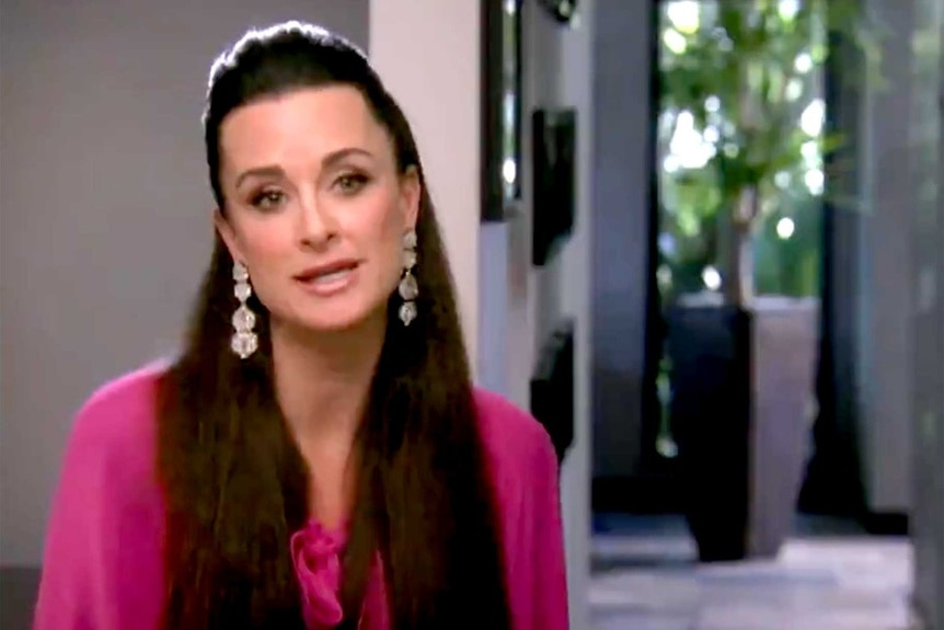 suttonsroller's tweet photo. Kyle Richards about to set a Housewives record: 15 straight seasons as a full-time Housewife. #RHOBH https://t.co/hai3wXds2k