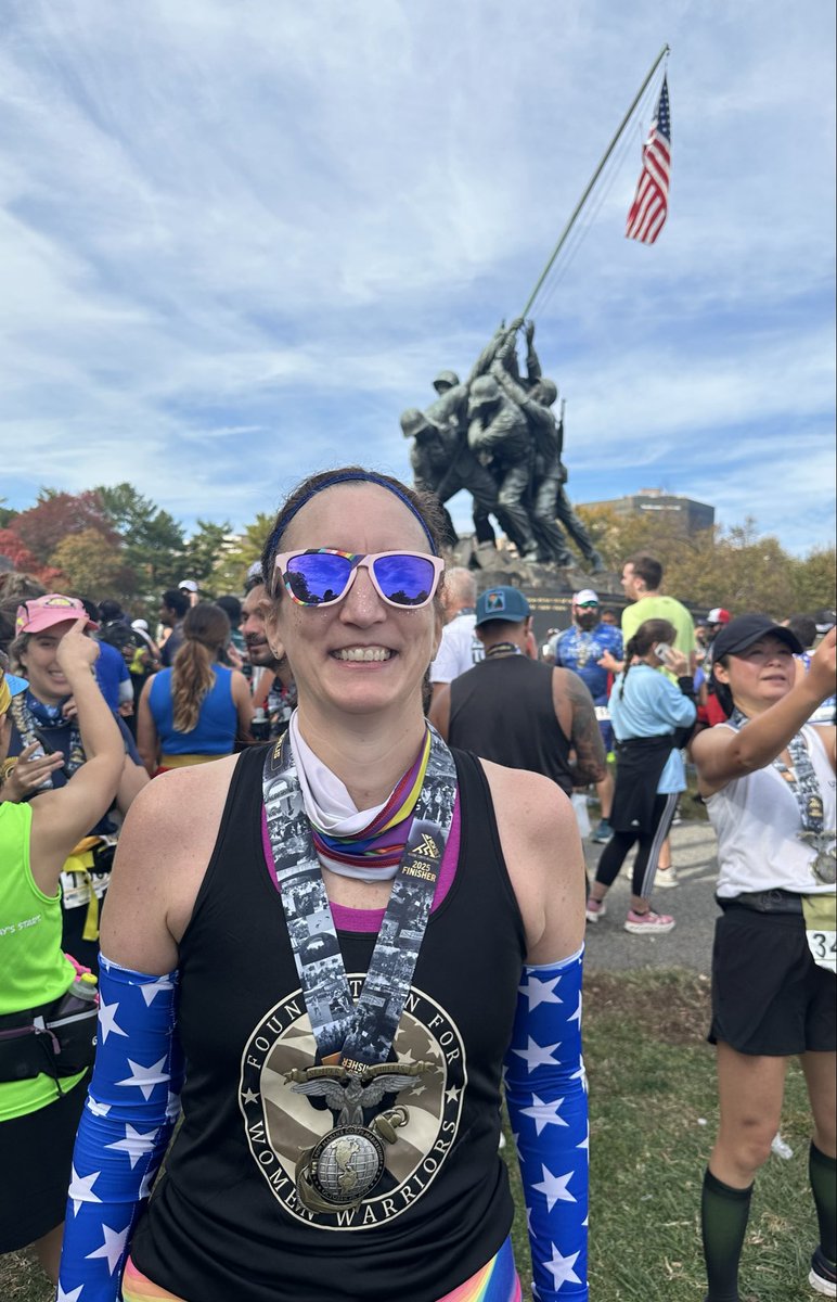 tdarmofal's tweet photo. Beyond grateful I got to run Marine Corps Marathon today, bonus with a friend too! Proud to be out there running for Foundation For Women Warriors & with the name of my former student, now a Marine, on my back. Marathon #12 done. #keepmovingforward #ffww https://t.co/xsBXUQK93J
