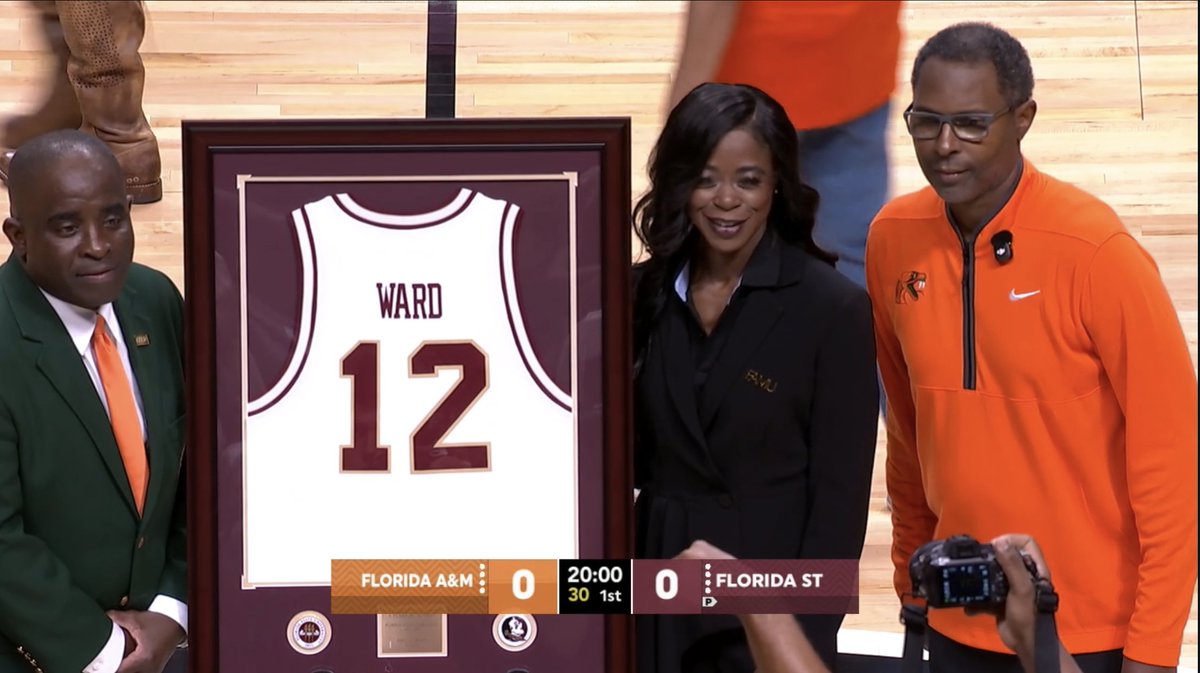EasyVeazeyNG's tweet photo. Charlie Ward is now officially the first athlete in Florida State history to have his jersey honored in two different sports. Long overdue https://t.co/B89yiSq7Zs