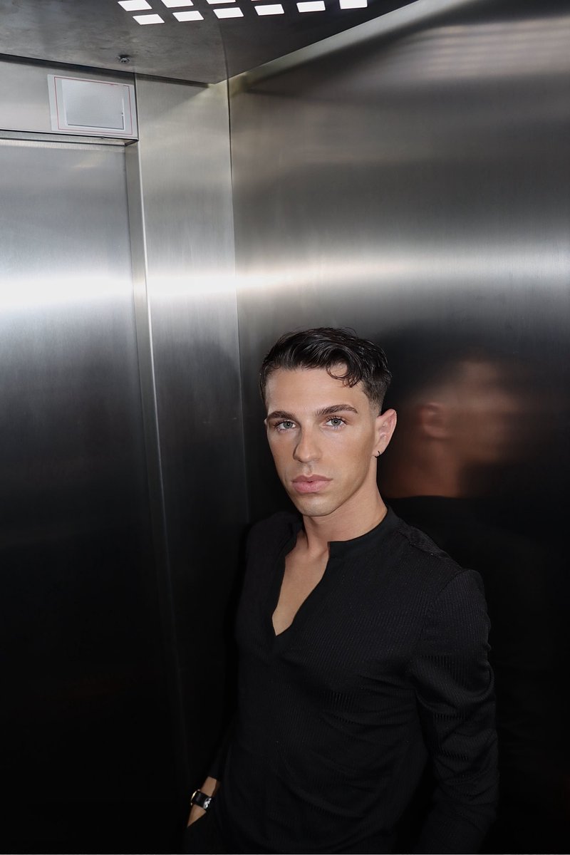 AlexandreLadu's tweet photo. Elevator boy 🫦 #LGBTQIA https://t.co/AbnL9v9BQV