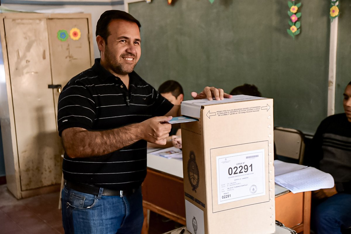 saladasadelante's tweet photo. Ya votamos ✅️ 🗳🇦🇷

Con la convicción de un proyecto inclusivo y más desarrollo para nuestra provincia, cumplimos con nuestro deber cívico 🙌

#eleccionesnacionales 
#SiempreHaciaAdelante 
Vamos con la 5️⃣0️⃣2️⃣
@vamosctesok https://t.co/9kYx3gZeLW
