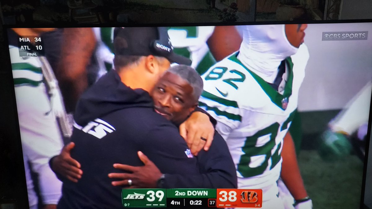 Congrats COACH AARON GLENN on your first win <a href="/nyjets/">New York Jets</a>