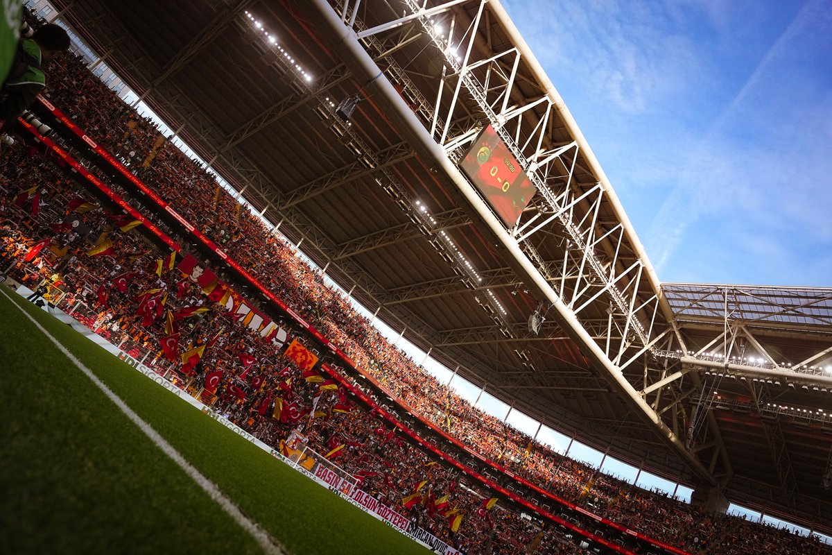 🌃 İyi geceler büyük #Galatasaray ailesi! 📷