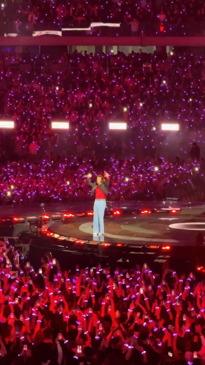 lsfeelingc's tweet image. oi daninha de 9 anos atrás, vc realizou seu sonho de ir em uma gravação de dvd do @luansantana 😭❤️